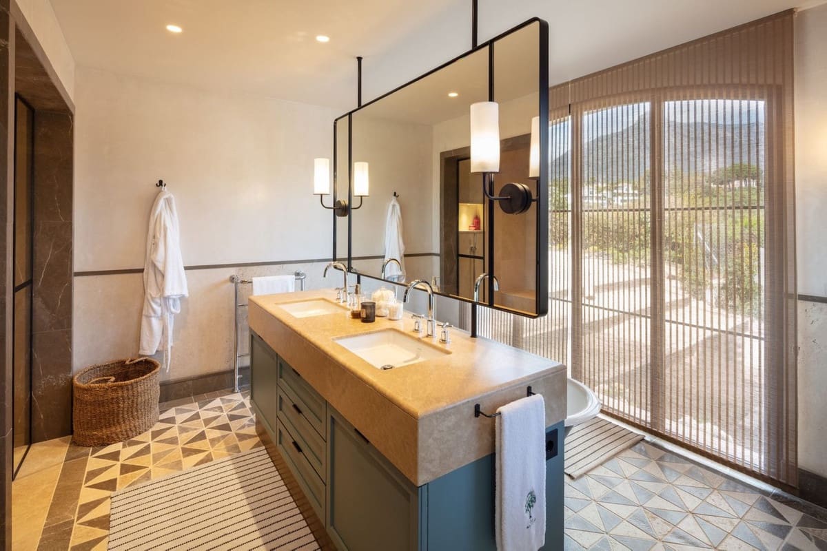 16 sypialnia Willa na sprzedaż w Golden Mile z basenem garażem - 35 000 000 € (Ref: 8529565)