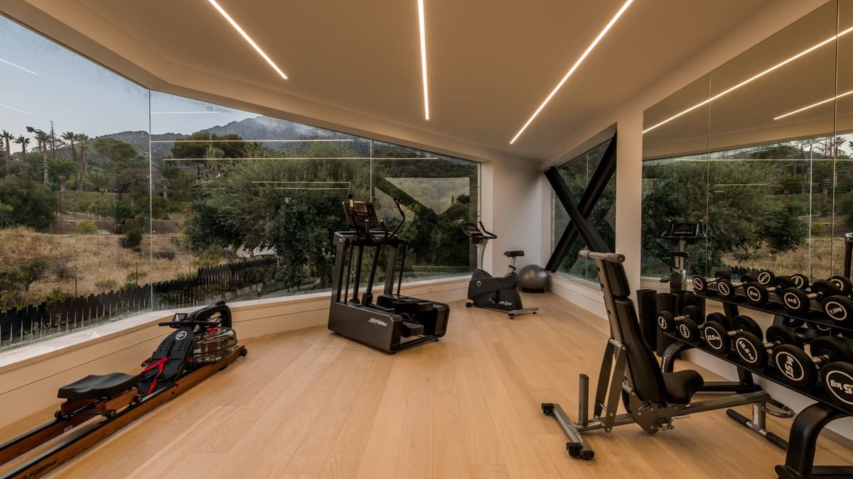 9 soverom Villa til salgs i Golden Mile med svømmebasseng - € 17 000 000 (Ref: 8529568)