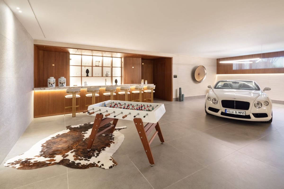 9 soveværelse Villa til salg i Marbella med swimmingpool garage - € 29.500.000 (Ref: 8529571)