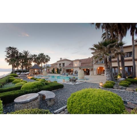 7 makuuhuone Huvila myytävänä paikassa Los Monteros, Marbella mukana uima-altaan 
autotalli - 33 000 000 € (Ref: 8529574)