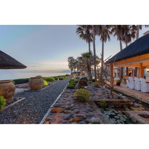 7 makuuhuone Huvila myytävänä paikassa Los Monteros, Marbella mukana uima-altaan 
autotalli - 33 000 000 € (Ref: 8529574)