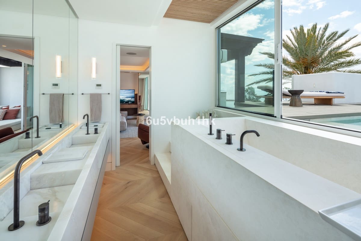 4 soveværelse Penthouse til salg i Golden Mile med swimmingpool - € 11.900.000 (Ref: 8529577)