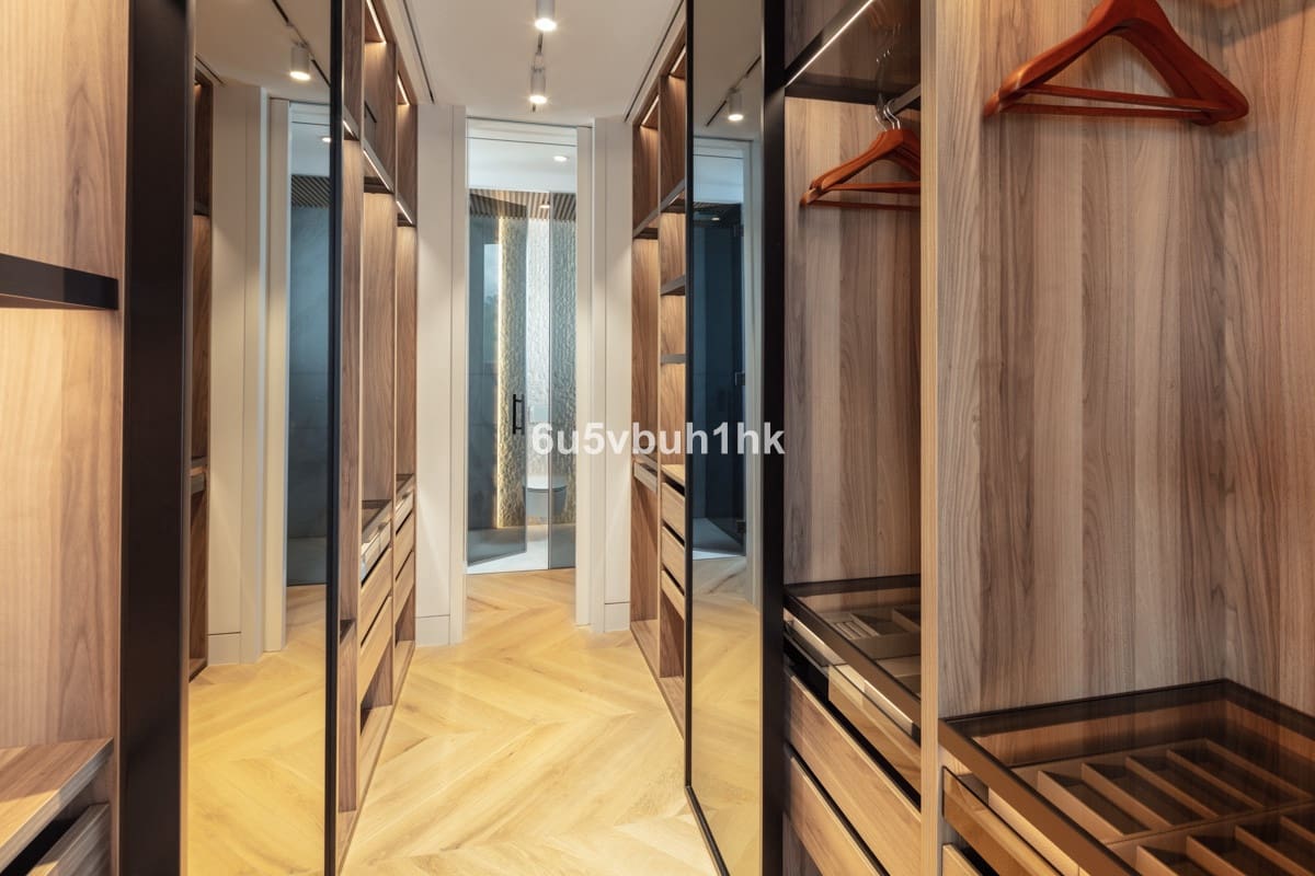 4 soveværelse Penthouse til salg i Golden Mile med swimmingpool - € 11.900.000 (Ref: 8529577)