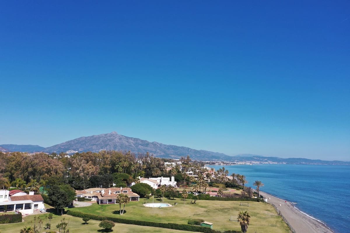 Grunde uden byggetilladelser til salg i Guadalmina - € 30.000.000 (Ref: 8529578)