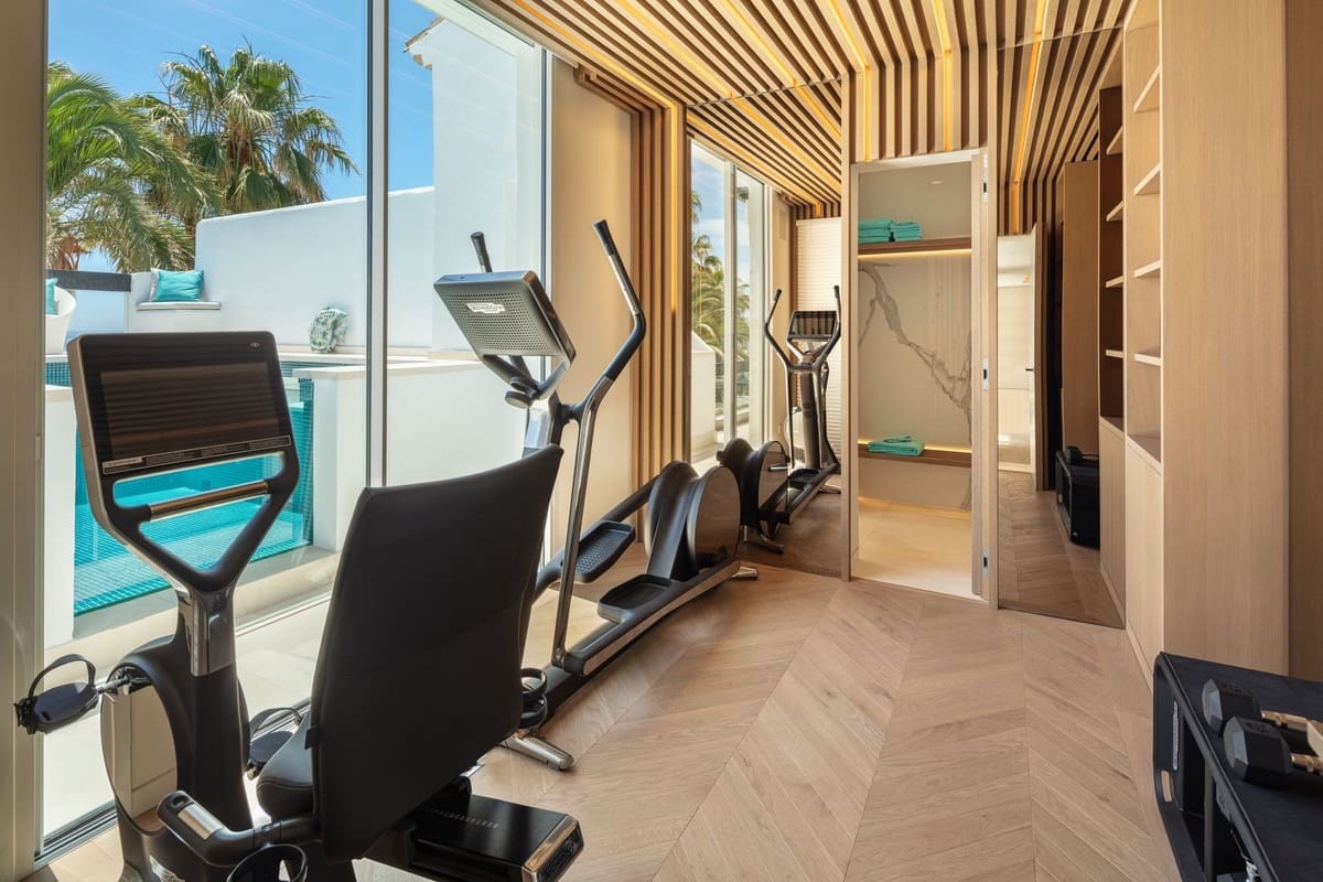 6 soveværelse Penthouse til salg i Golden Mile med swimmingpool garage - € 22.000.000 (Ref: 8529581)