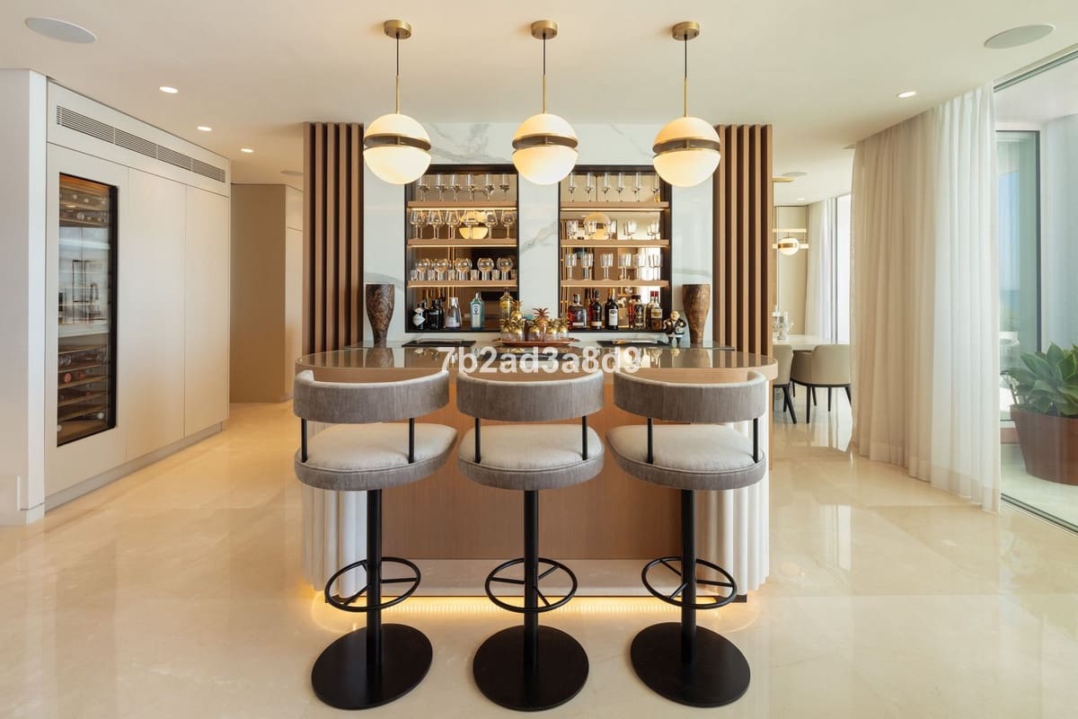 6 sypialnia Penthouse na sprzedaż w Golden Mile z basenem garażem - 22 000 000 € (Ref: 8529589)