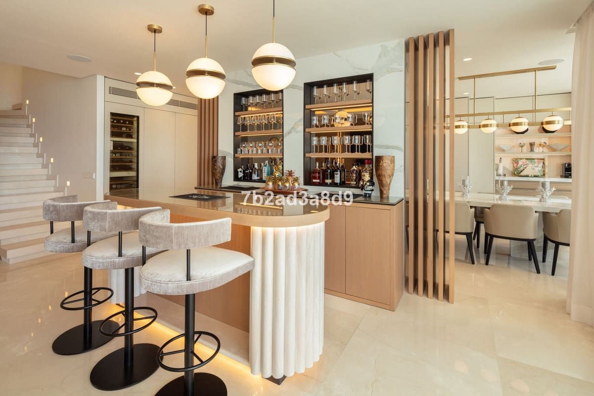 6 sypialnia Penthouse na sprzedaż w Golden Mile z basenem garażem - 22 000 000 € (Ref: 8529589)