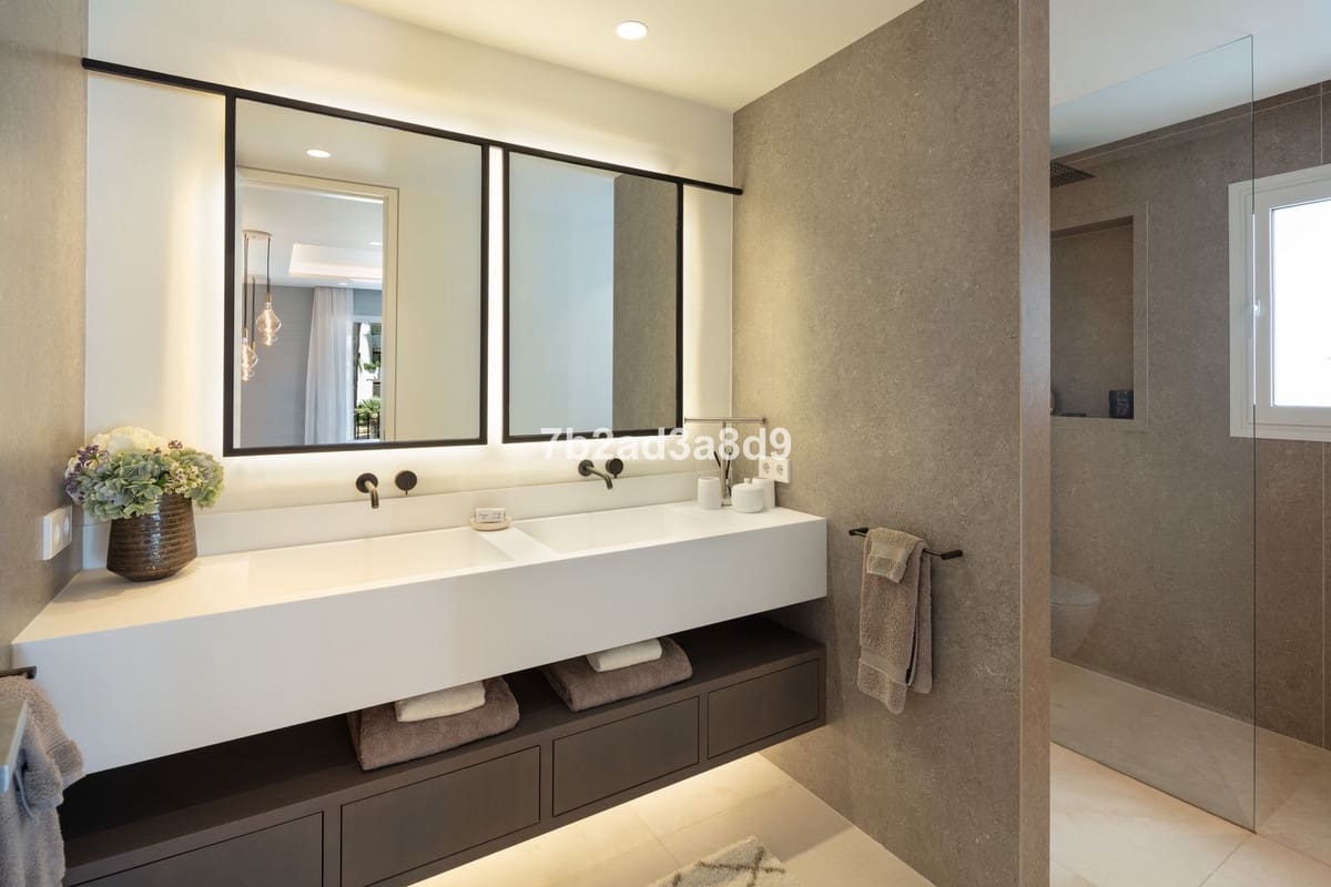 6 sypialnia Penthouse na sprzedaż w Golden Mile z basenem garażem - 22 000 000 € (Ref: 8529589)