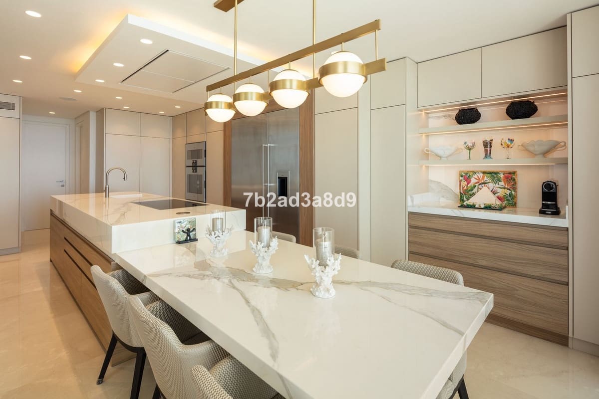 6 sypialnia Penthouse na sprzedaż w Golden Mile z basenem garażem - 22 000 000 € (Ref: 8529589)