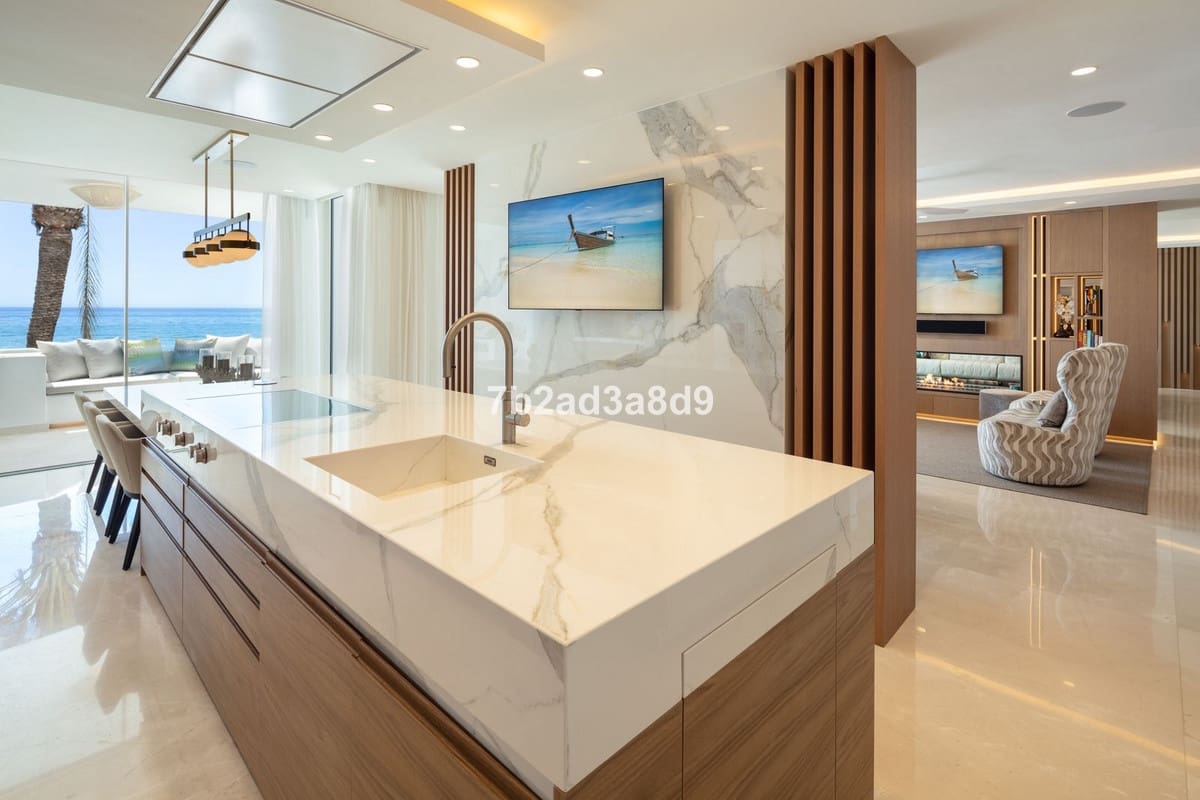 6 sypialnia Penthouse na sprzedaż w Golden Mile z basenem garażem - 22 000 000 € (Ref: 8529589)