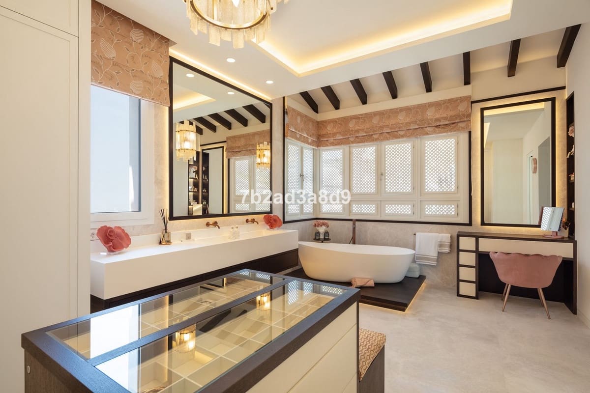 6 sypialnia Penthouse na sprzedaż w Golden Mile z basenem garażem - 22 000 000 € (Ref: 8529589)