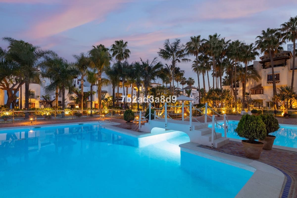 6 sypialnia Penthouse na sprzedaż w Golden Mile z basenem garażem - 22 000 000 € (Ref: 8529589)