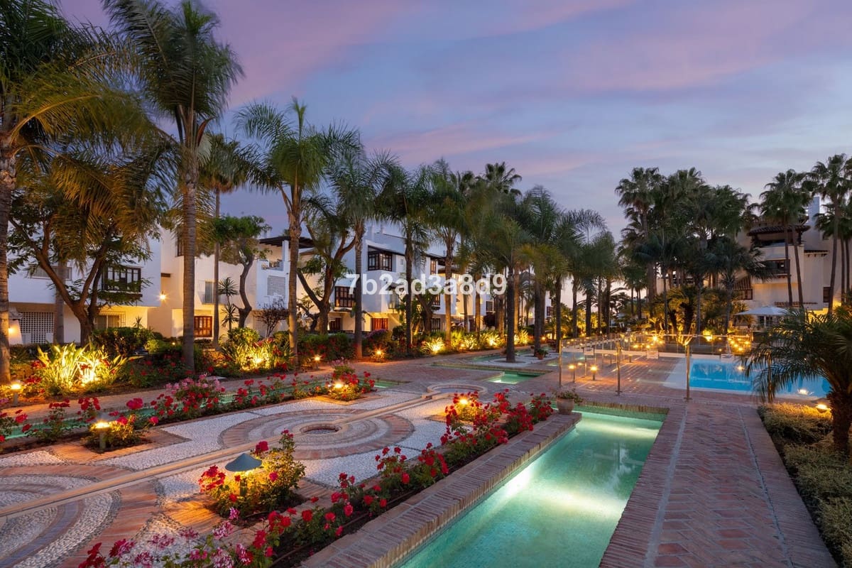 6 sypialnia Penthouse na sprzedaż w Golden Mile z basenem garażem - 22 000 000 € (Ref: 8529589)