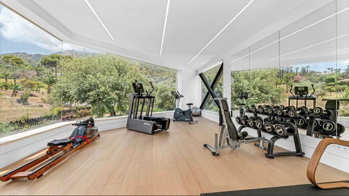 9 sypialnia Willa na sprzedaż w Golden Mile z basenem garażem - 16 900 000 € (Ref: 8529594)