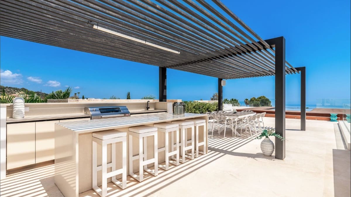 9 sypialnia Willa na sprzedaż w Golden Mile z basenem garażem - 16 900 000 € (Ref: 8529594)