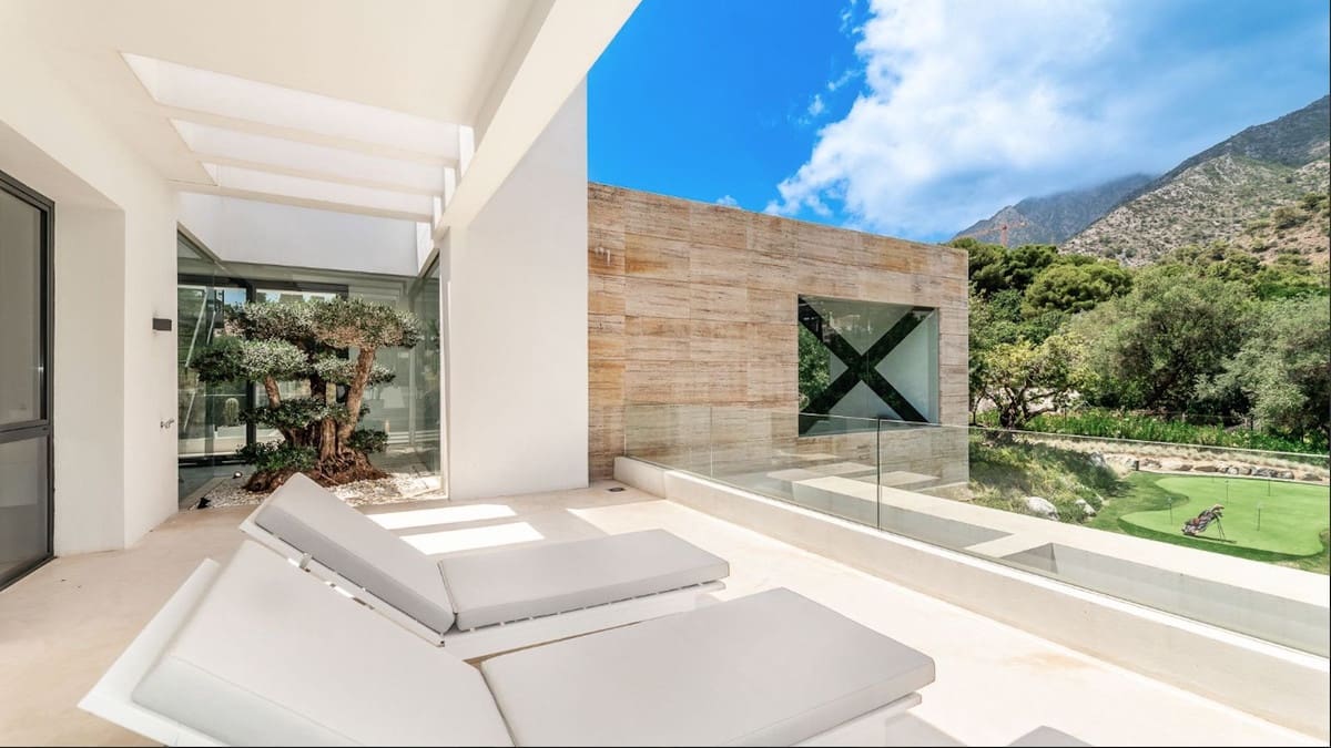 9 sypialnia Willa na sprzedaż w Golden Mile z basenem garażem - 16 900 000 € (Ref: 8529594)