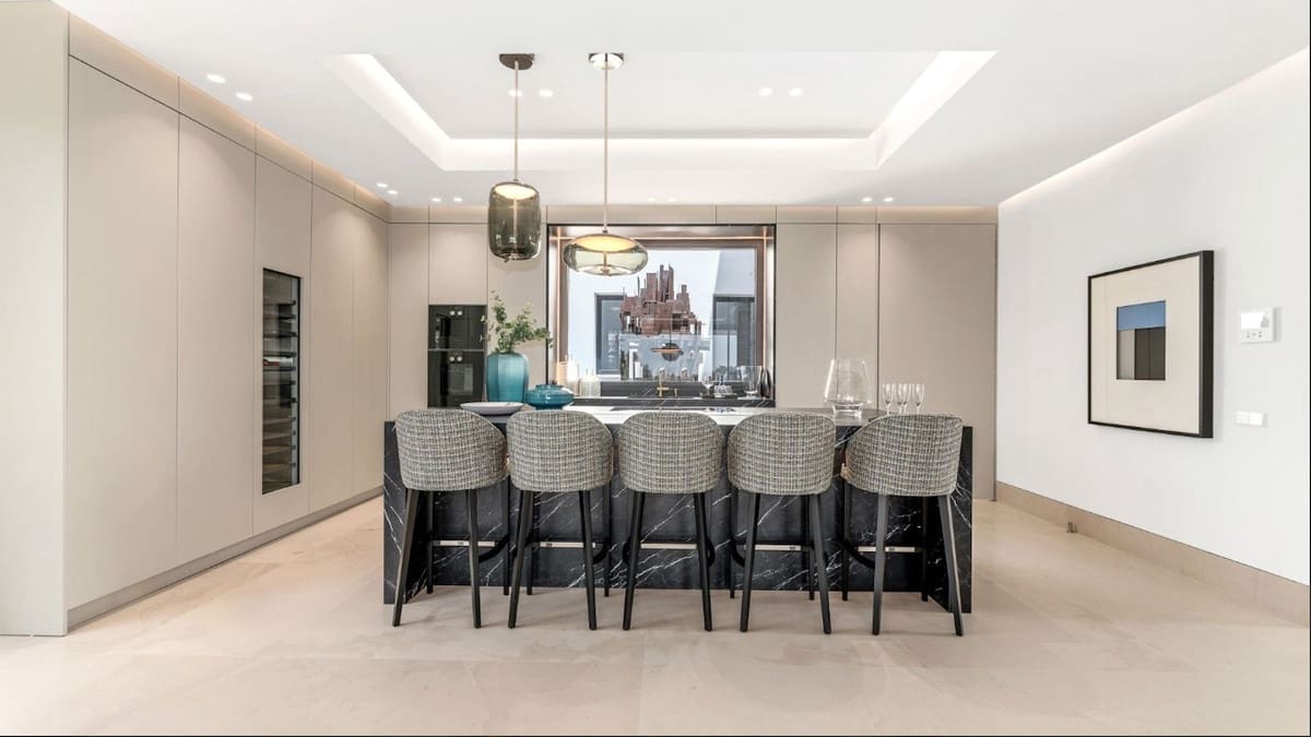 9 sypialnia Willa na sprzedaż w Golden Mile z basenem garażem - 16 900 000 € (Ref: 8529594)