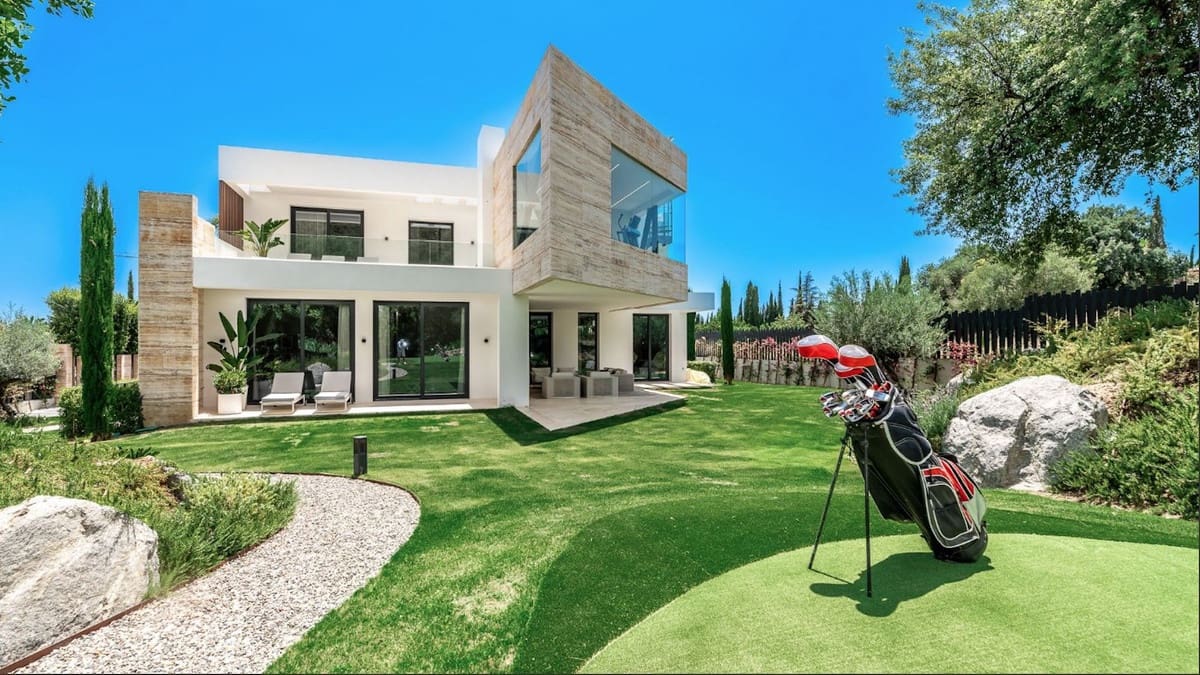 9 sypialnia Willa na sprzedaż w Golden Mile z basenem garażem - 16 900 000 € (Ref: 8529594)