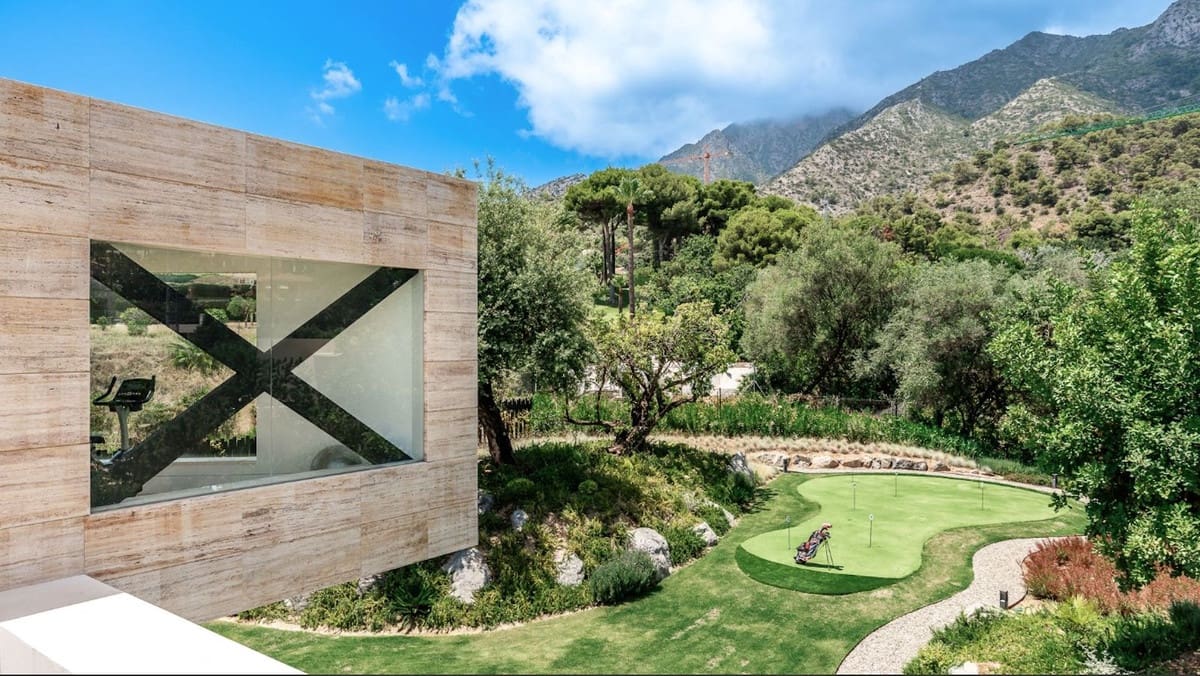 9 sypialnia Willa na sprzedaż w Golden Mile z basenem garażem - 16 900 000 € (Ref: 8529594)