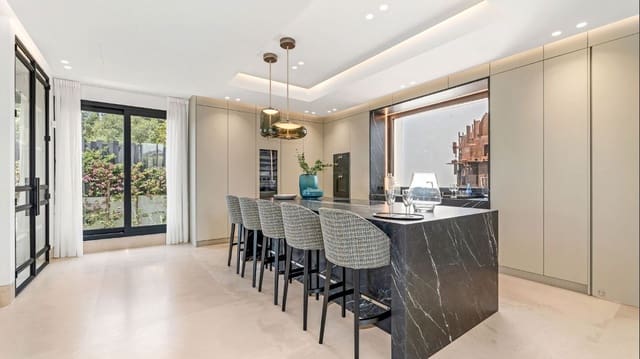 9 quarto Moradia para venda em Sierra Blanca, Marbella com piscina garagem - 16 900 000 € (Ref: 8529594)