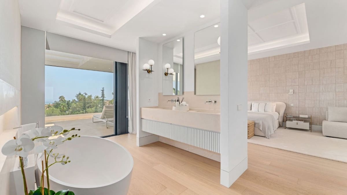 9 sypialnia Willa na sprzedaż w Golden Mile z basenem garażem - 16 900 000 € (Ref: 8529594)