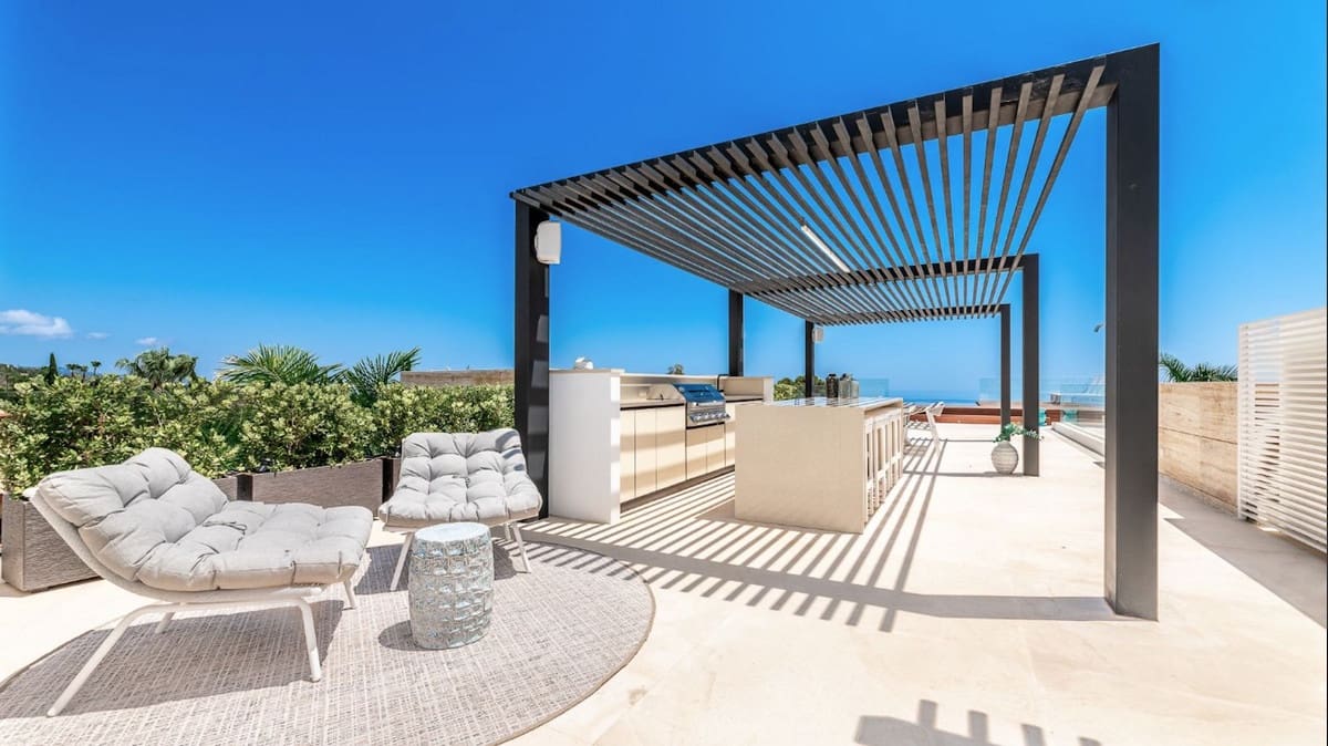 9 sypialnia Willa na sprzedaż w Golden Mile z basenem garażem - 16 900 000 € (Ref: 8529594)