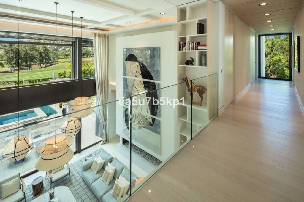 6 sovrum Villa till salu i Nueva Andalucia med pool garage - 13 500 000 € (Ref: 8529597)