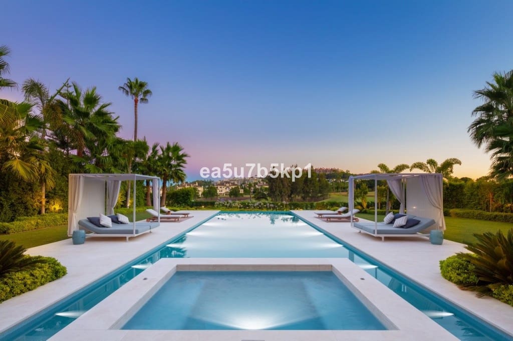 6 sovrum Villa till salu i Nueva Andalucia med pool garage - 13 500 000 € (Ref: 8529597)