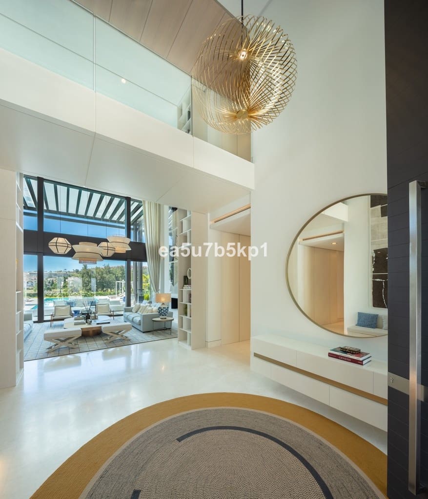 6 sovrum Villa till salu i Nueva Andalucia med pool garage - 13 500 000 € (Ref: 8529597)