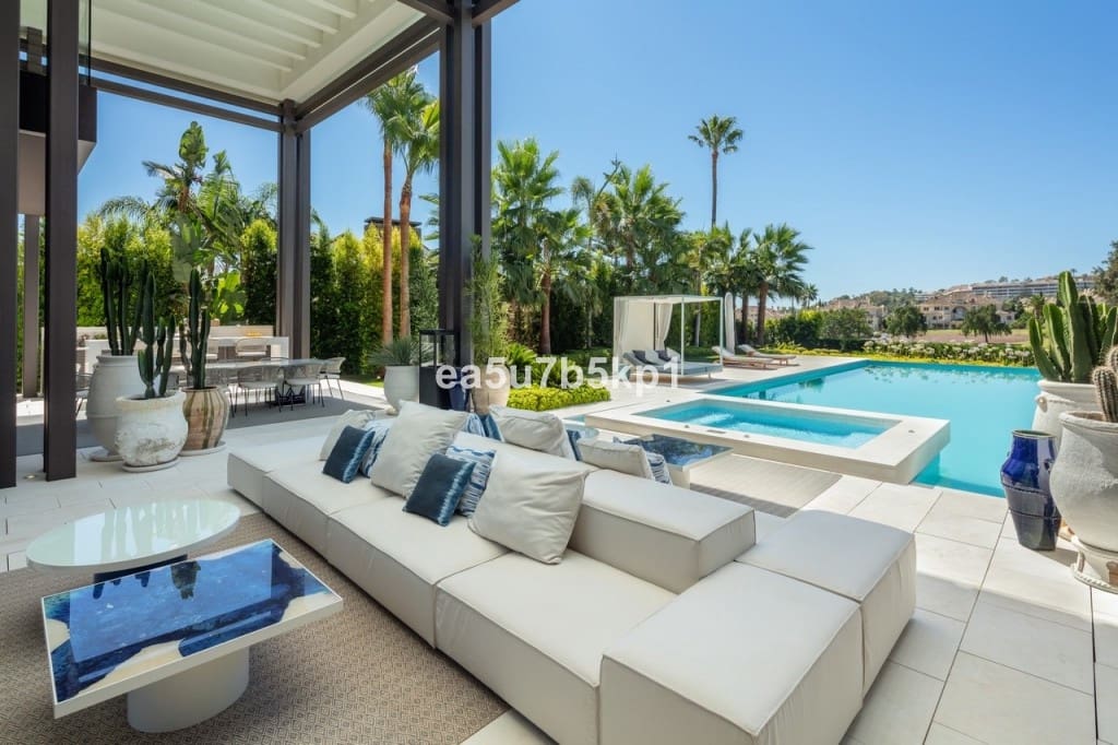 6 sovrum Villa till salu i Nueva Andalucia med pool garage - 13 500 000 € (Ref: 8529597)