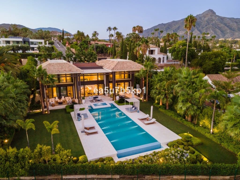 6 sovrum Villa till salu i Nueva Andalucia med pool garage - 13 500 000 € (Ref: 8529597)