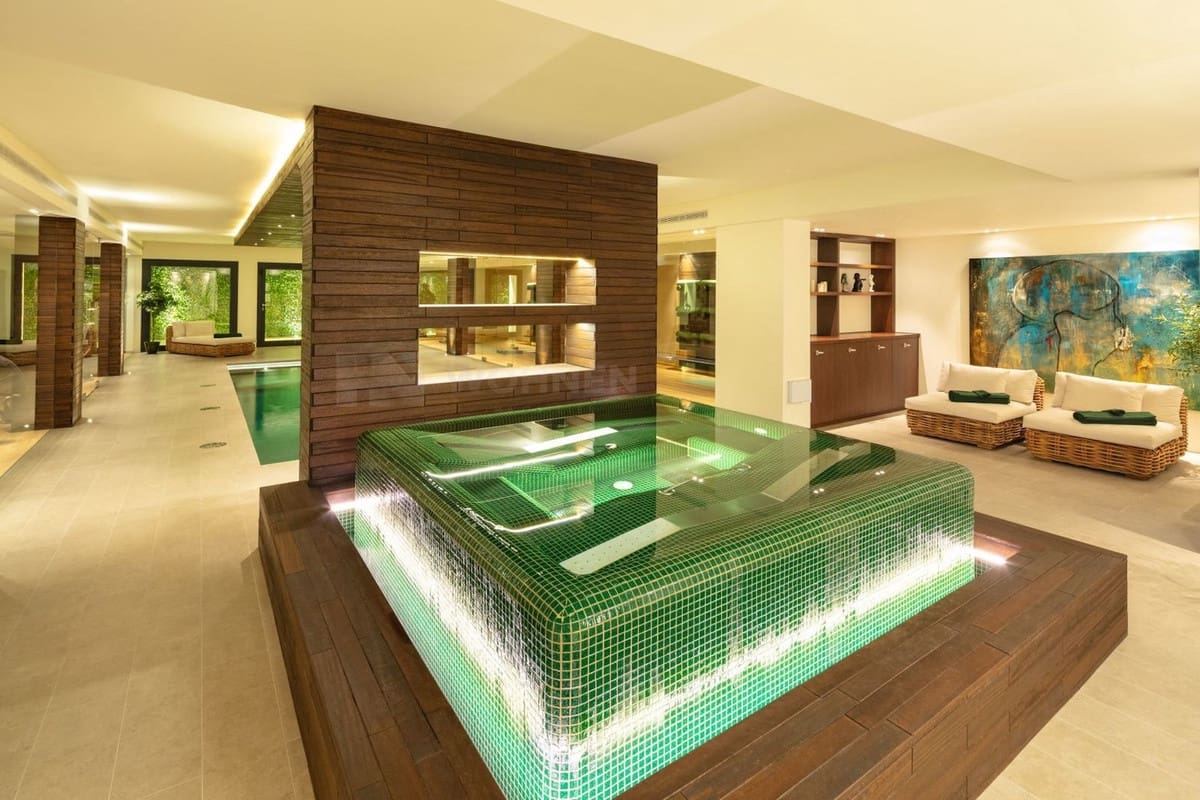 7 chambre Villa/Maison à vendre à Golden Mile avec piscine - 13 950 000 € (Ref: 8529598)