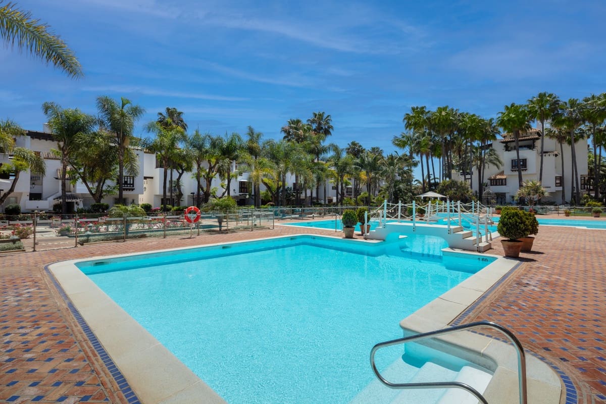 4 soveværelse Penthouse til salg i Golden Mile med swimmingpool - € 11.900.000 (Ref: 8529600)