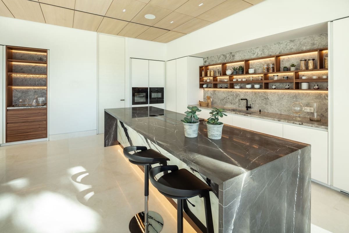 6 quarto Moradia para venda em Nueva Andalucia - 13 500 000 € (Ref: 8529615)