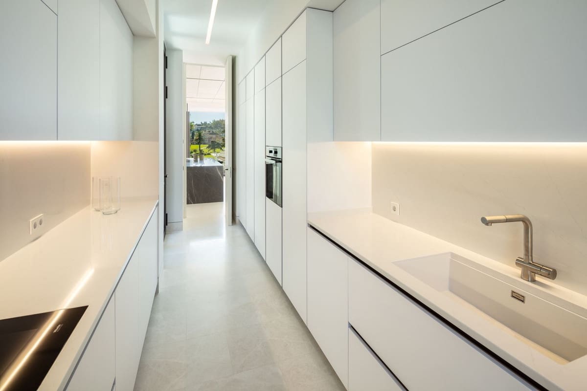 6 quarto Moradia para venda em Nueva Andalucia - 13 500 000 € (Ref: 8529615)