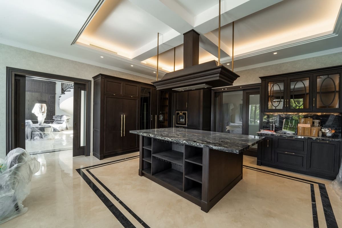 6 makuuhuone Huvila myytävänä paikassa Golden Mile mukana uima-altaan - 29 000 000 € (Ref: 8529617)