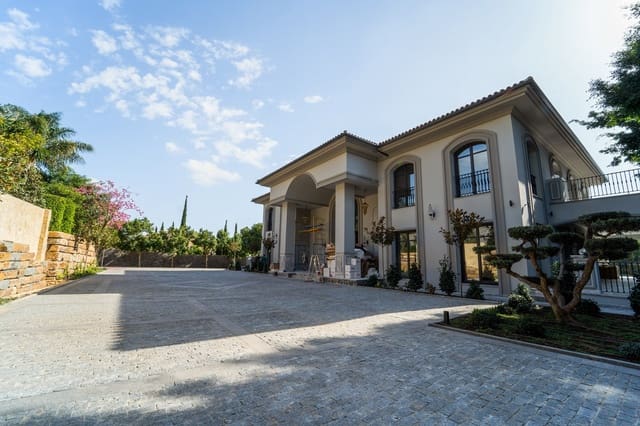 6 bedroom Villa for sale in Sierra Blanca, Marbella with pool - € 29,000,000 (Ref: 8529617)