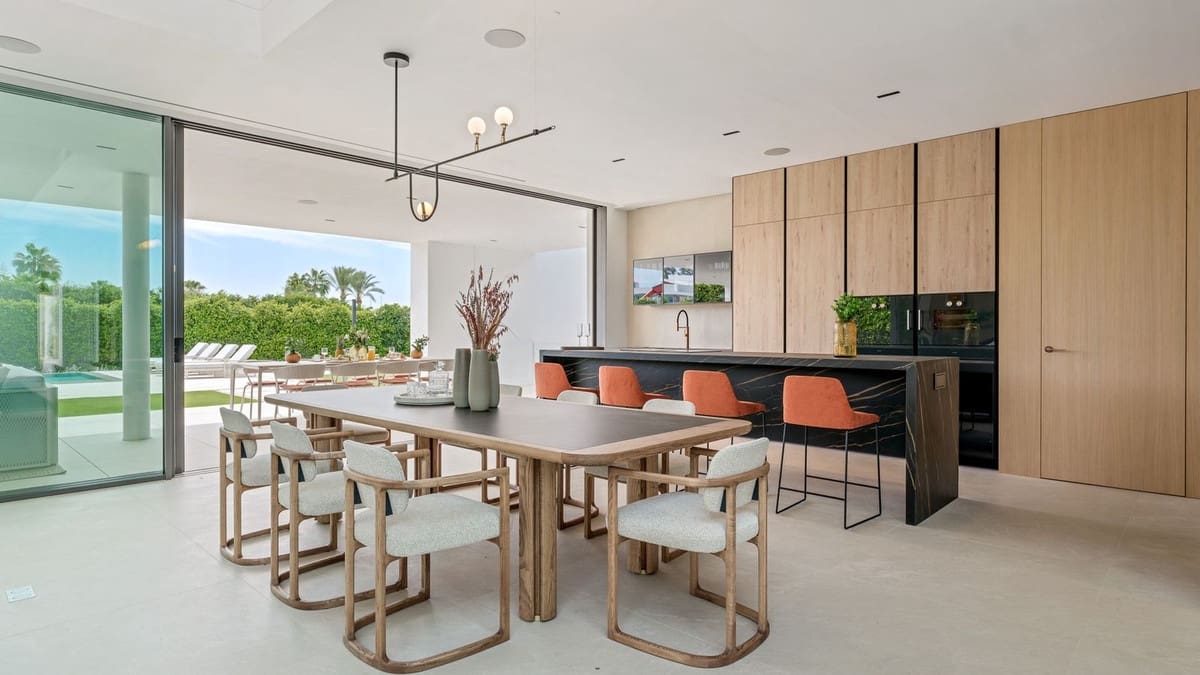 5 slaapkamer Villa te koop in Golden Mile met zwembad garage - € 15.800.000 (Ref: 8529620)