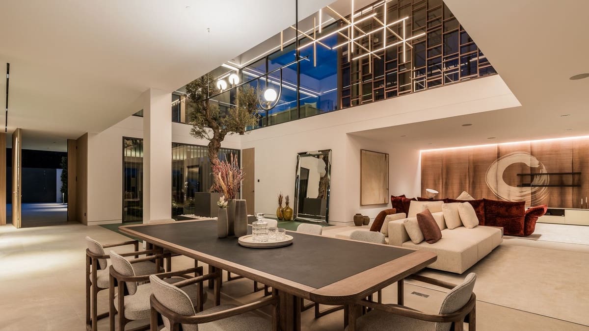 5 slaapkamer Villa te koop in Golden Mile met zwembad garage - € 15.800.000 (Ref: 8529620)