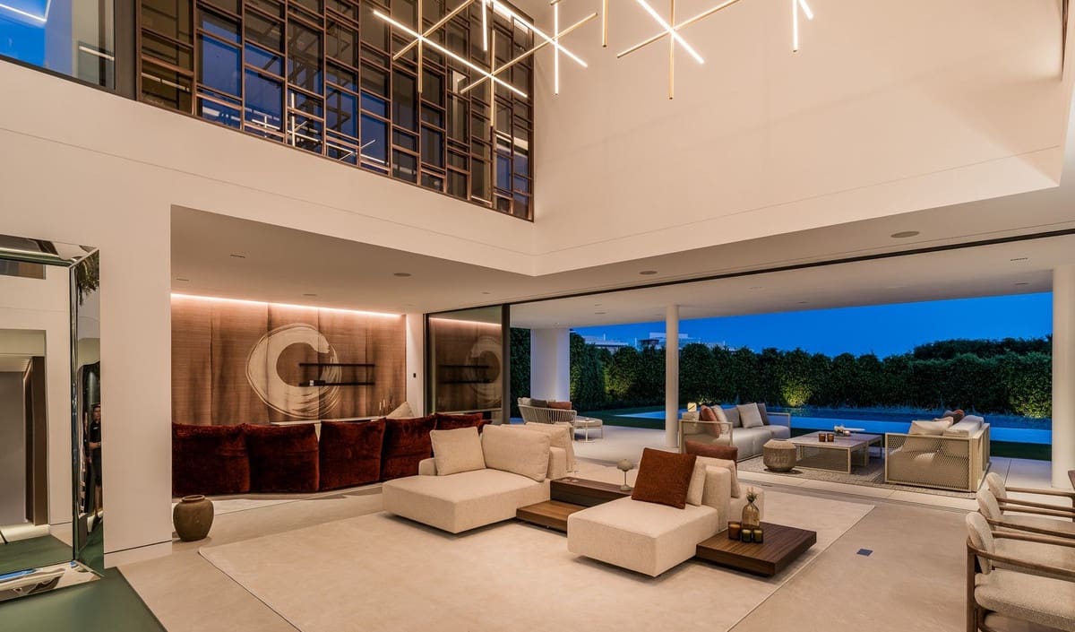 5 slaapkamer Villa te koop in Golden Mile met zwembad garage - € 15.800.000 (Ref: 8529620)