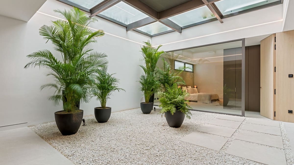 5 slaapkamer Villa te koop in Golden Mile met zwembad garage - € 15.800.000 (Ref: 8529620)