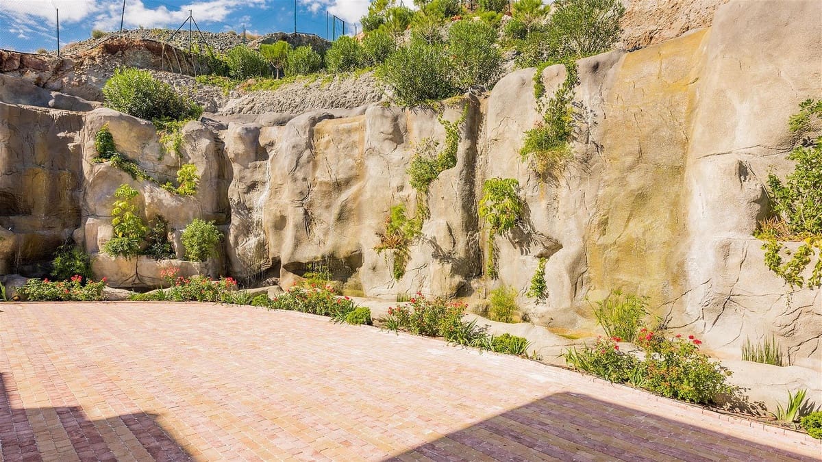 9 sypialnia Willa na sprzedaż w Los Arqueros z basenem garażem - 11 500 000 € (Ref: 8529621)