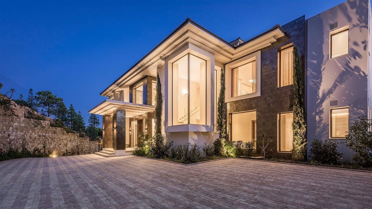 9 sypialnia Willa na sprzedaż w Los Arqueros z basenem garażem - 11 500 000 € (Ref: 8529621)