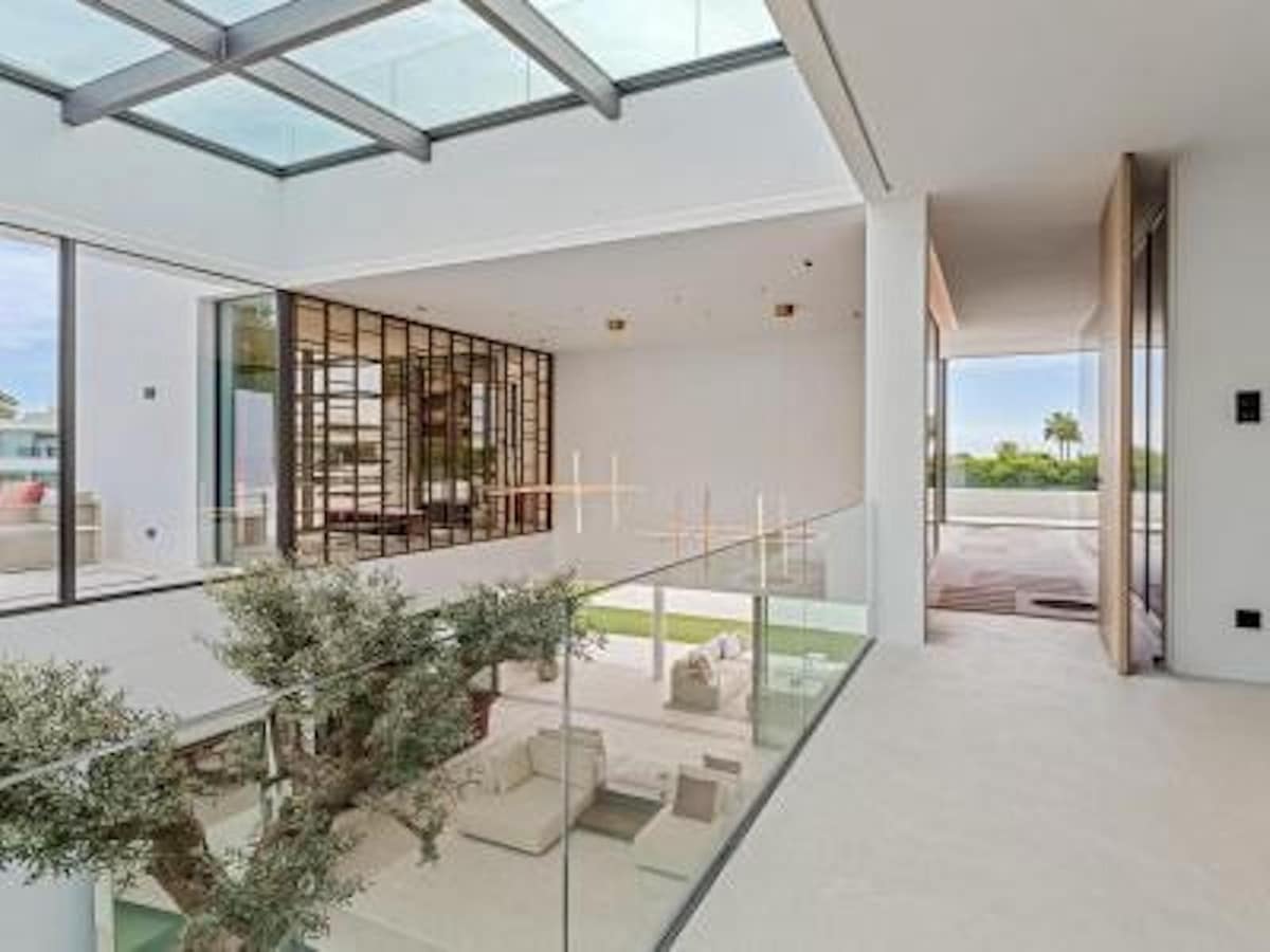 5 soverom Villa til salgs i Golden Mile med svømmebasseng garasje - € 15 800 000 (Ref: 8529624)