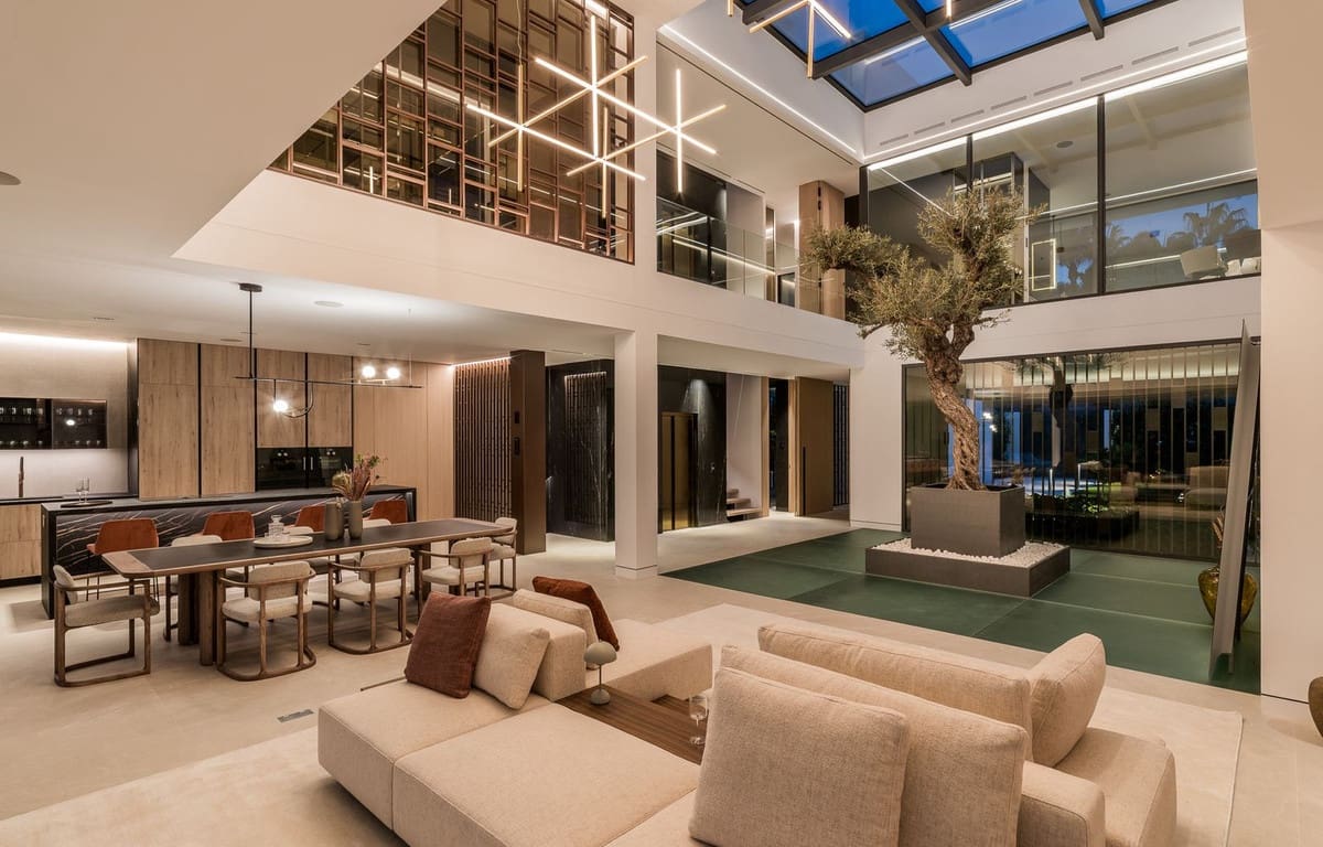 5 soverom Villa til salgs i Golden Mile med svømmebasseng garasje - € 15 800 000 (Ref: 8529624)