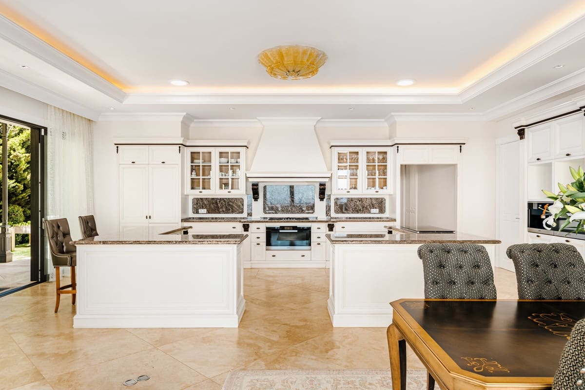 7 chambre Villa/Maison à vendre à Golden Mile avec piscine - 16 300 000 € (Ref: 8529625)