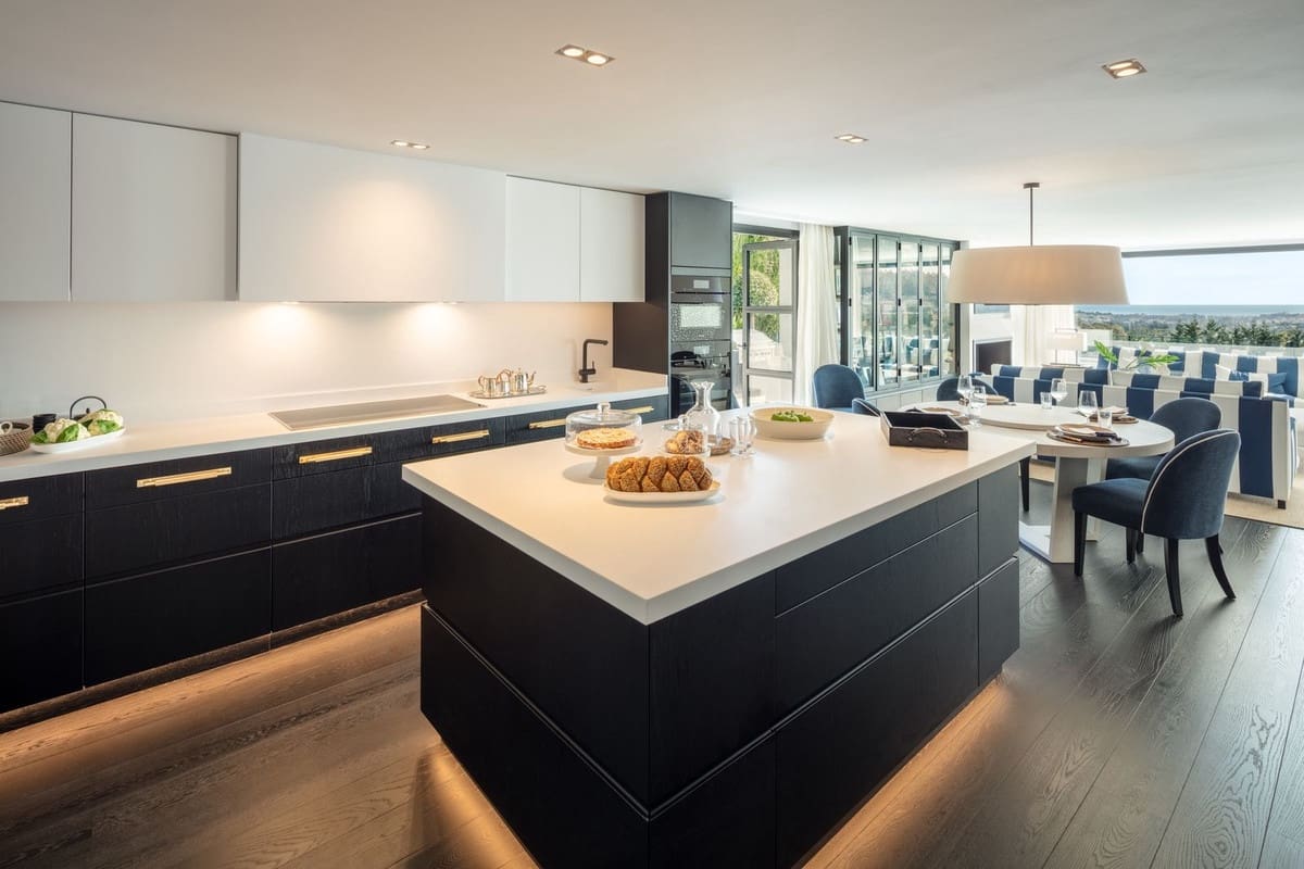 5 soverom Villa til salgs i Nueva Andalucia med svømmebasseng garasje - € 10 500 000 (Ref: 8529626)