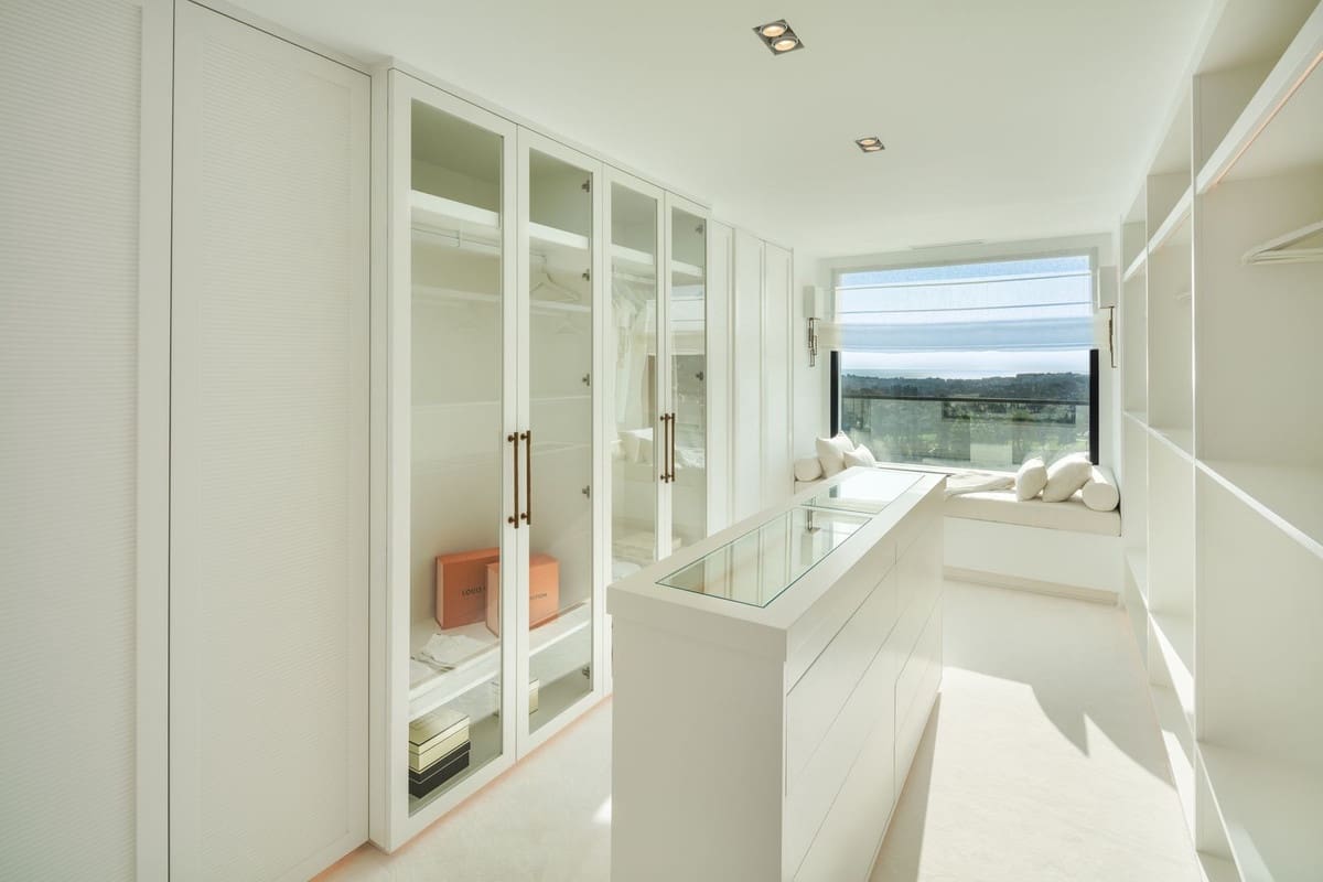 5 soverom Villa til salgs i Nueva Andalucia med svømmebasseng garasje - € 10 500 000 (Ref: 8529626)