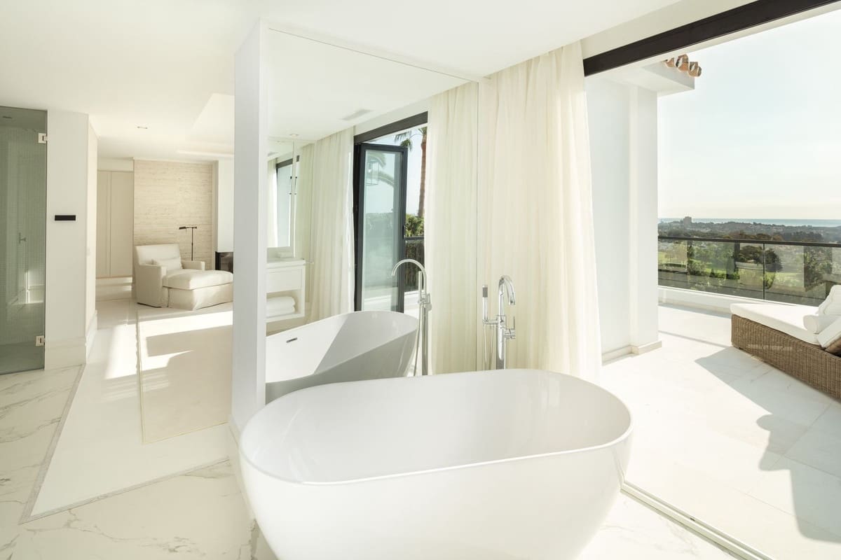 5 soverom Villa til salgs i Nueva Andalucia med svømmebasseng garasje - € 10 500 000 (Ref: 8529626)