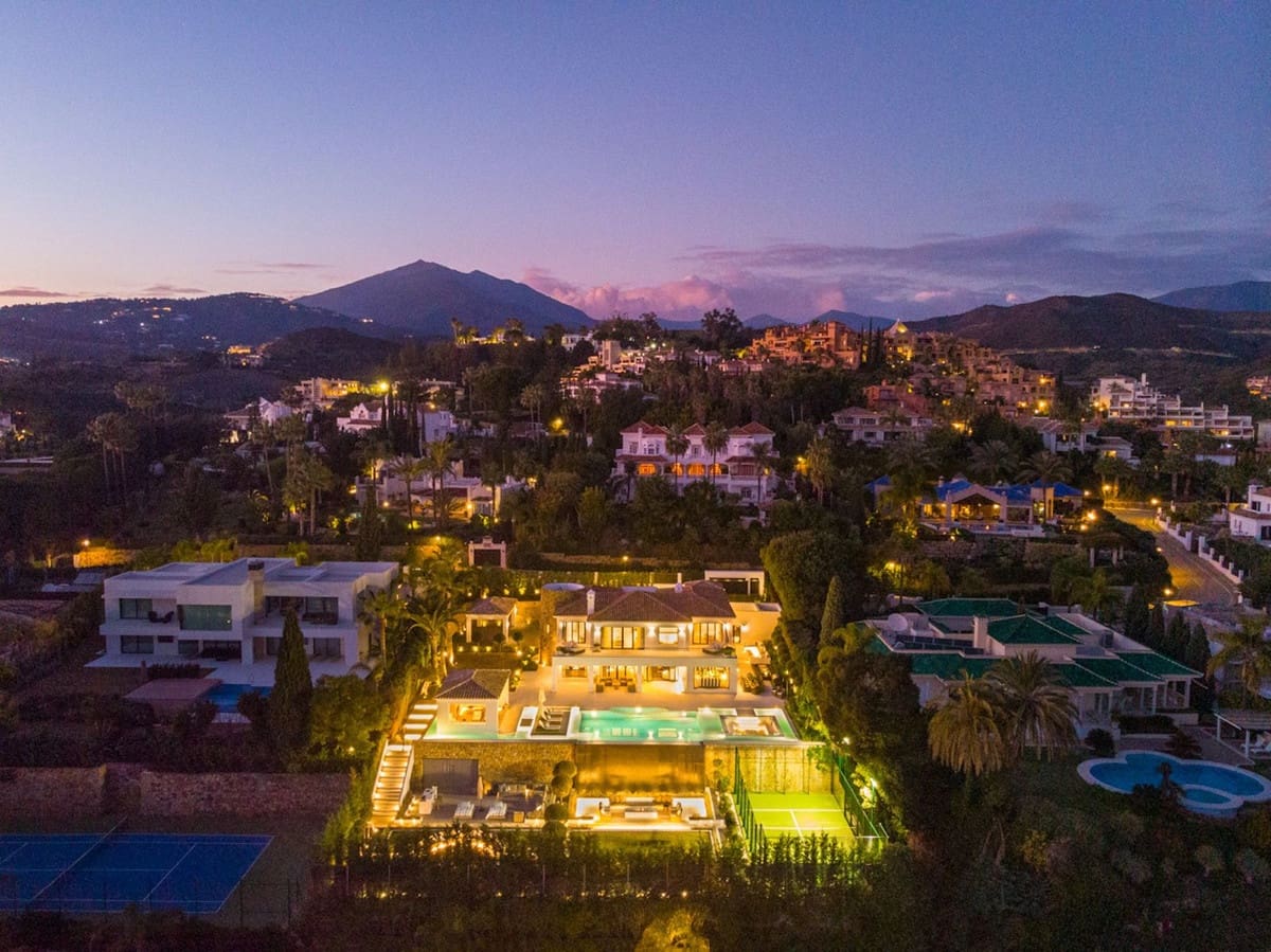 5 soveværelse Villa til salg i Nueva Andalucia med swimmingpool garage - € 10.500.000 (Ref: 8529627)